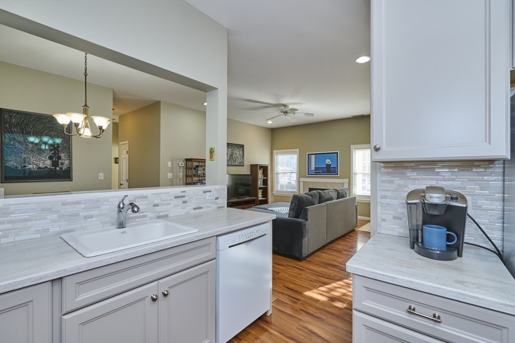 1014 Gazebo Circle, Unit 1014 Reading, MA 01867 - Photo 5 of 23