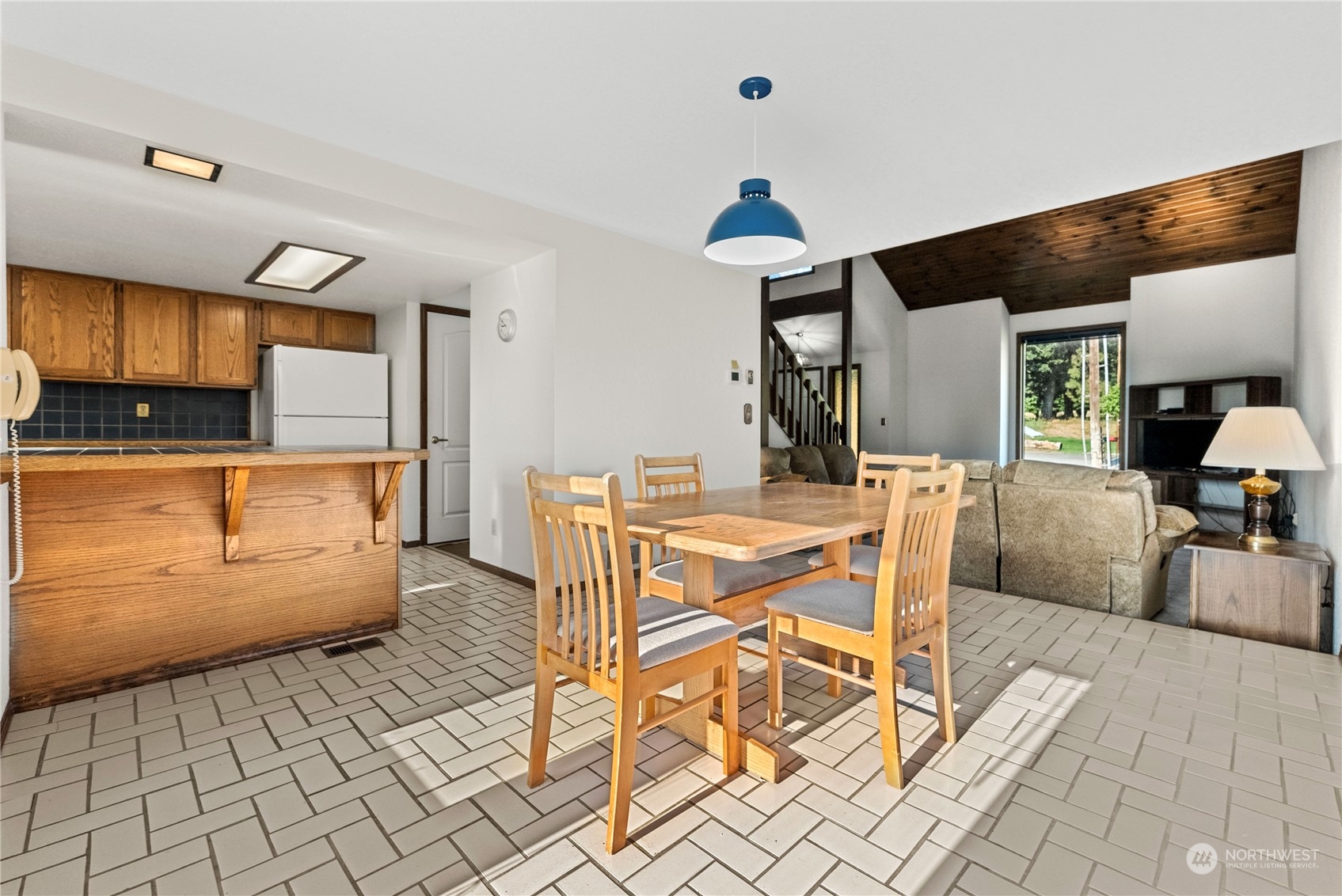 10 Pogue Road Okanogan, WA 98840 - Photo 11 of 40 a living room with furniture and a flat screen tv