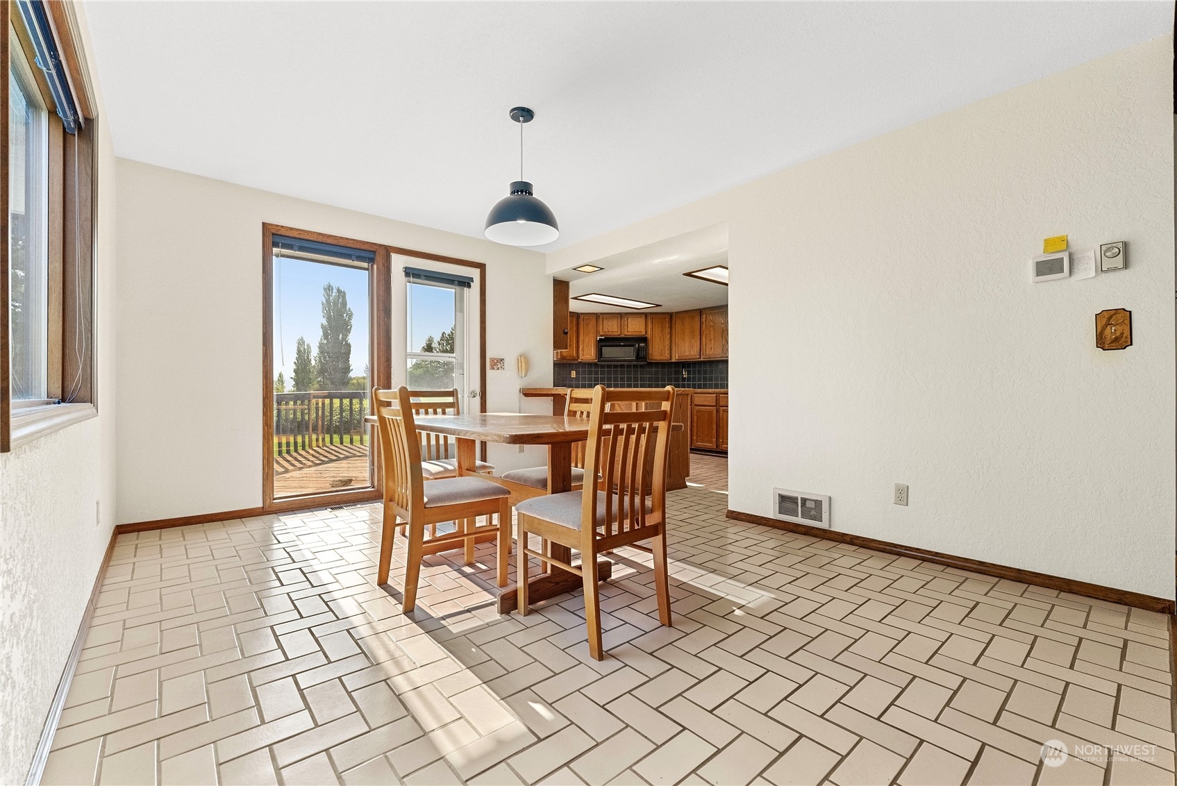 10 Pogue Road Okanogan, WA 98840 - Photo 13 of 40 a dining room with furniture and window