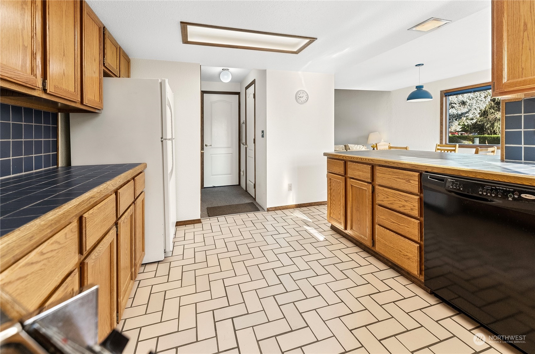 10 Pogue Road Okanogan, WA 98840 - Photo 15 of 40 a bathroom with a sink a mirror and a shower