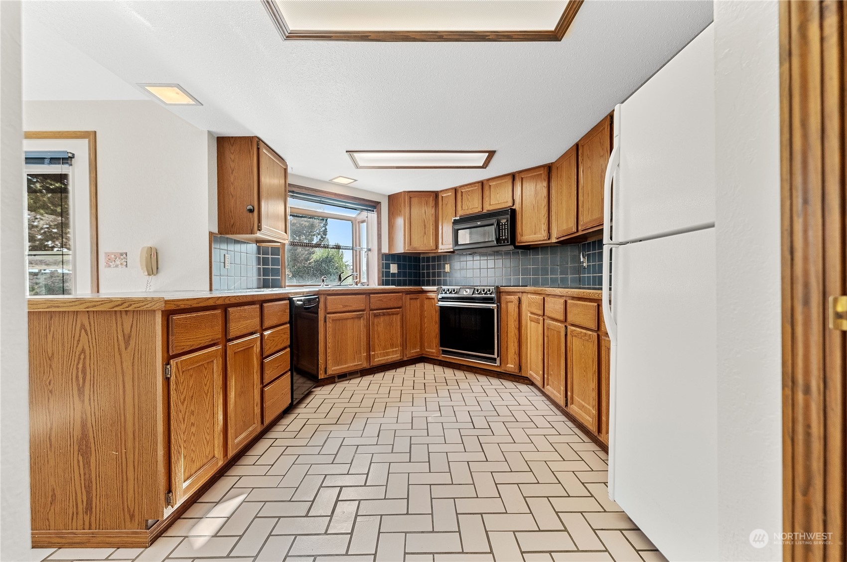 10 Pogue Road Okanogan, WA 98840 - Photo 16 of 40 a kitchen with stainless steel appliances granite countertop a stove a sink and a refrigerator