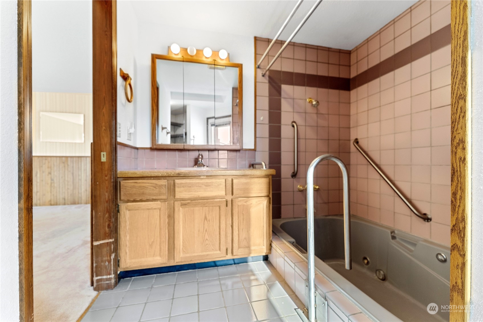 10 Pogue Road Okanogan, WA 98840 - Photo 22 of 40 a bathroom with a mirror and a shower