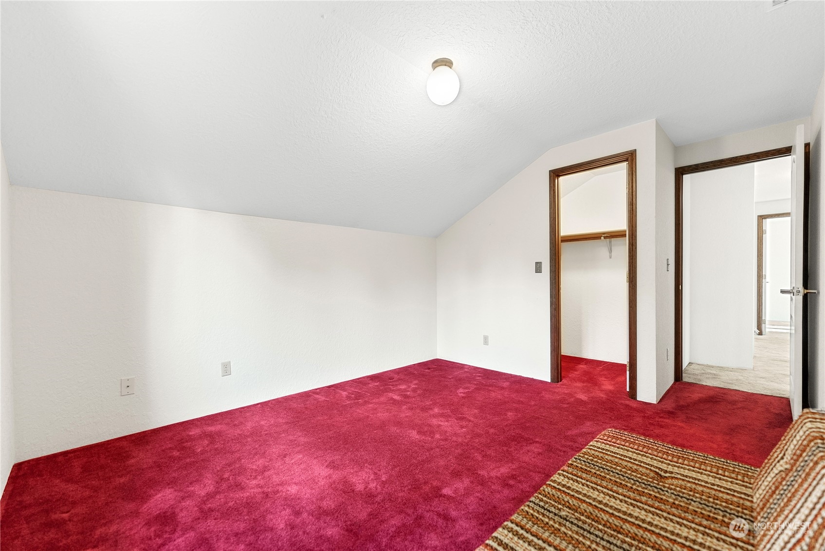 10 Pogue Road Okanogan, WA 98840 - Photo 29 of 40 a bedroom with a bed and a window