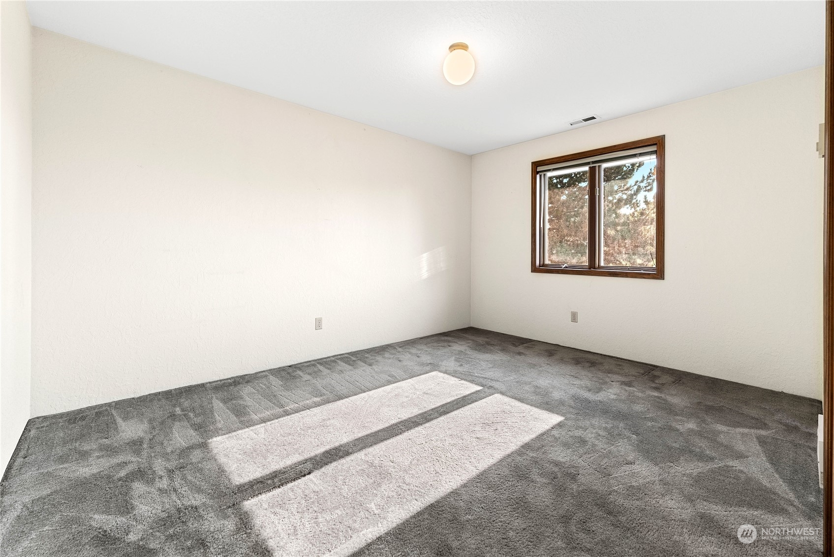 10 Pogue Road Okanogan, WA 98840 - Photo 30 of 40 an empty room with windows