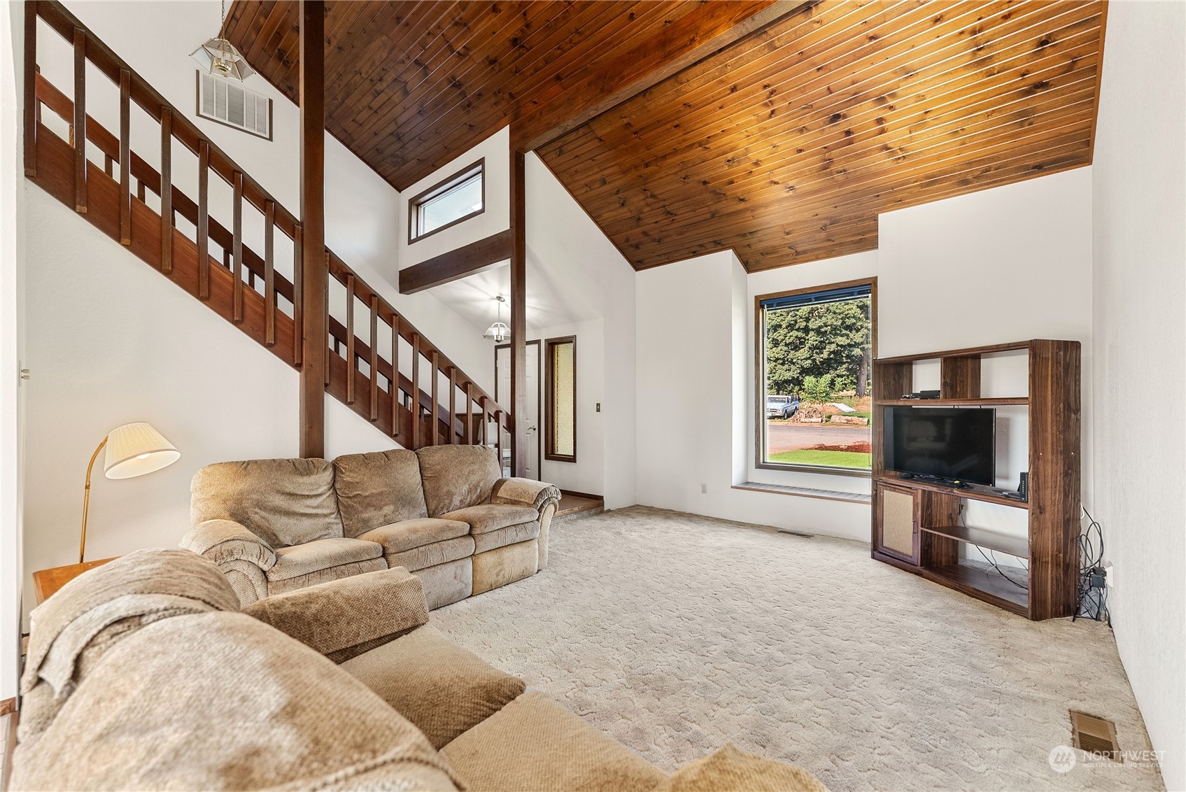 10 Pogue Road Okanogan, WA 98840 - Photo 8 of 40 a living room with furniture and a flat screen tv
