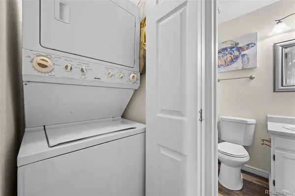 a close up view of a washer and dryer