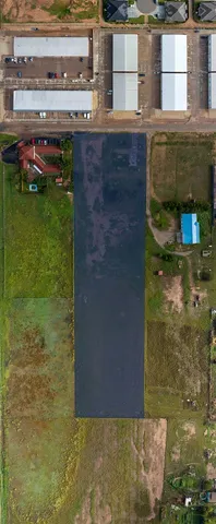 a view of a pathway both side of building