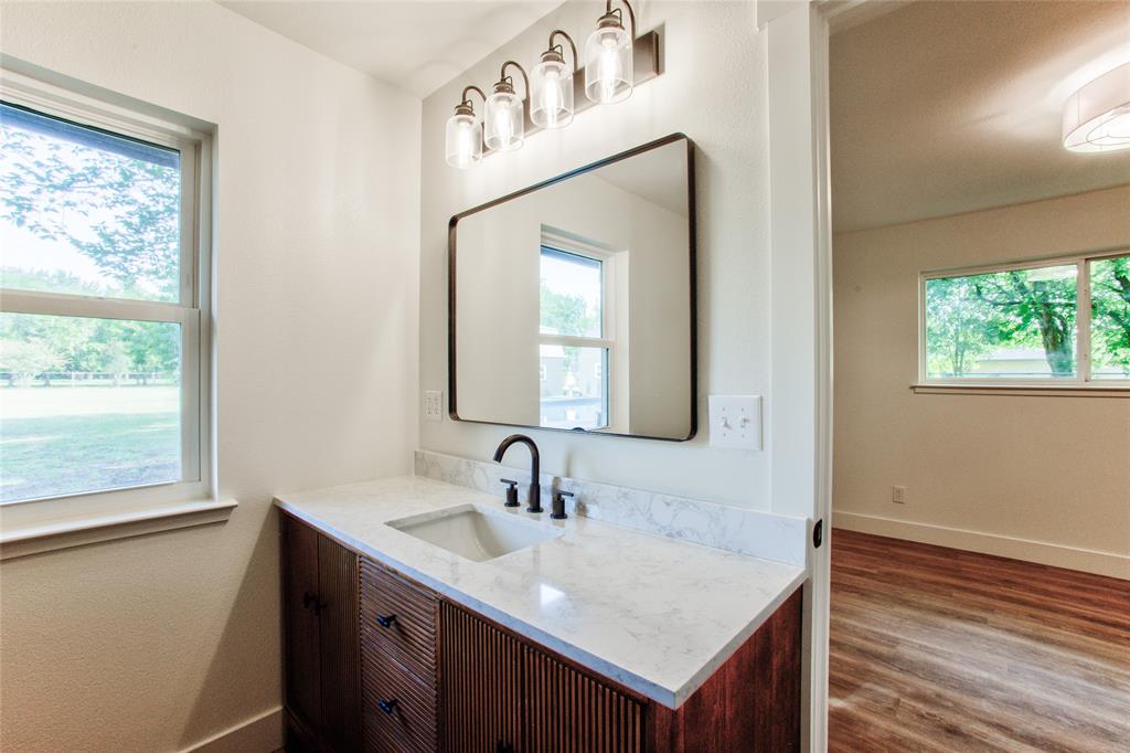 206 Americana Road Palmer, TX 75152 - Photo 21 of 40 View #2 In The Ensuite