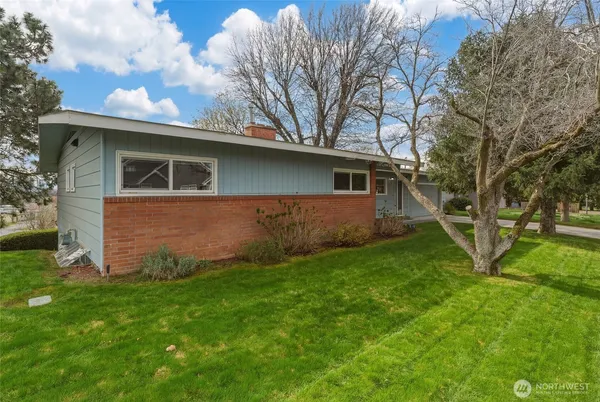 $600,000 | 950 Southeast 12th Street, College Place, WA 99324