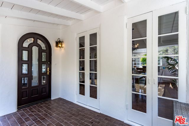 a view of an entryway with outdoor space