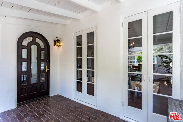 a view of an entryway with outdoor space