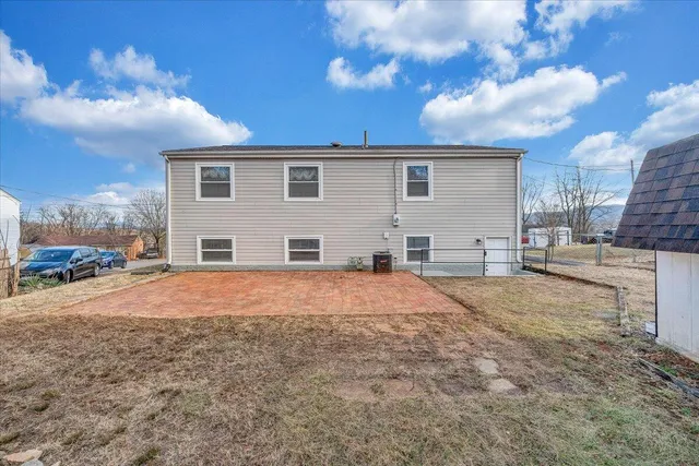 a view of a house with a backyard