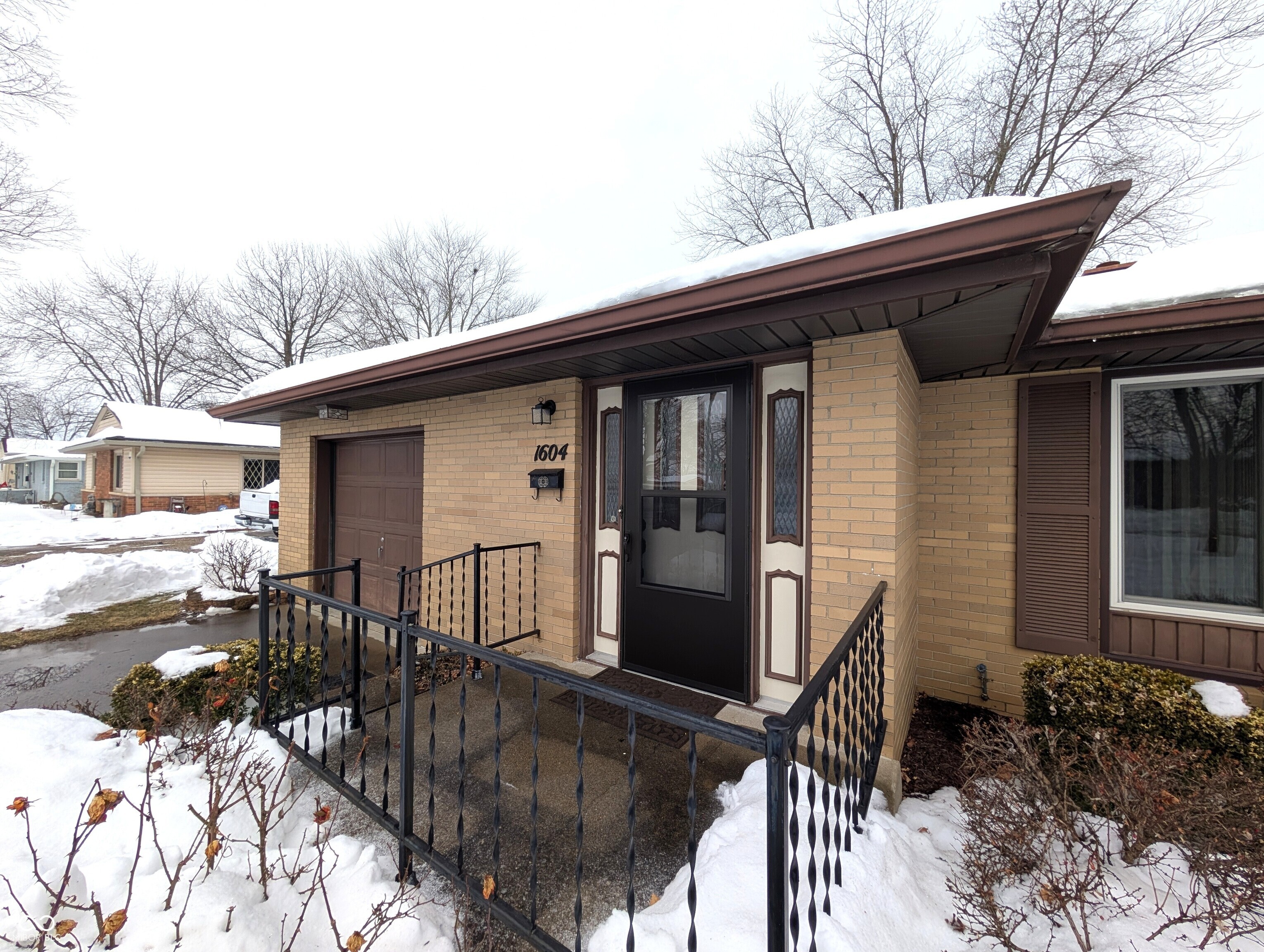 1604 27th Street Columbus, IN 47201 - Photo 3 of 53