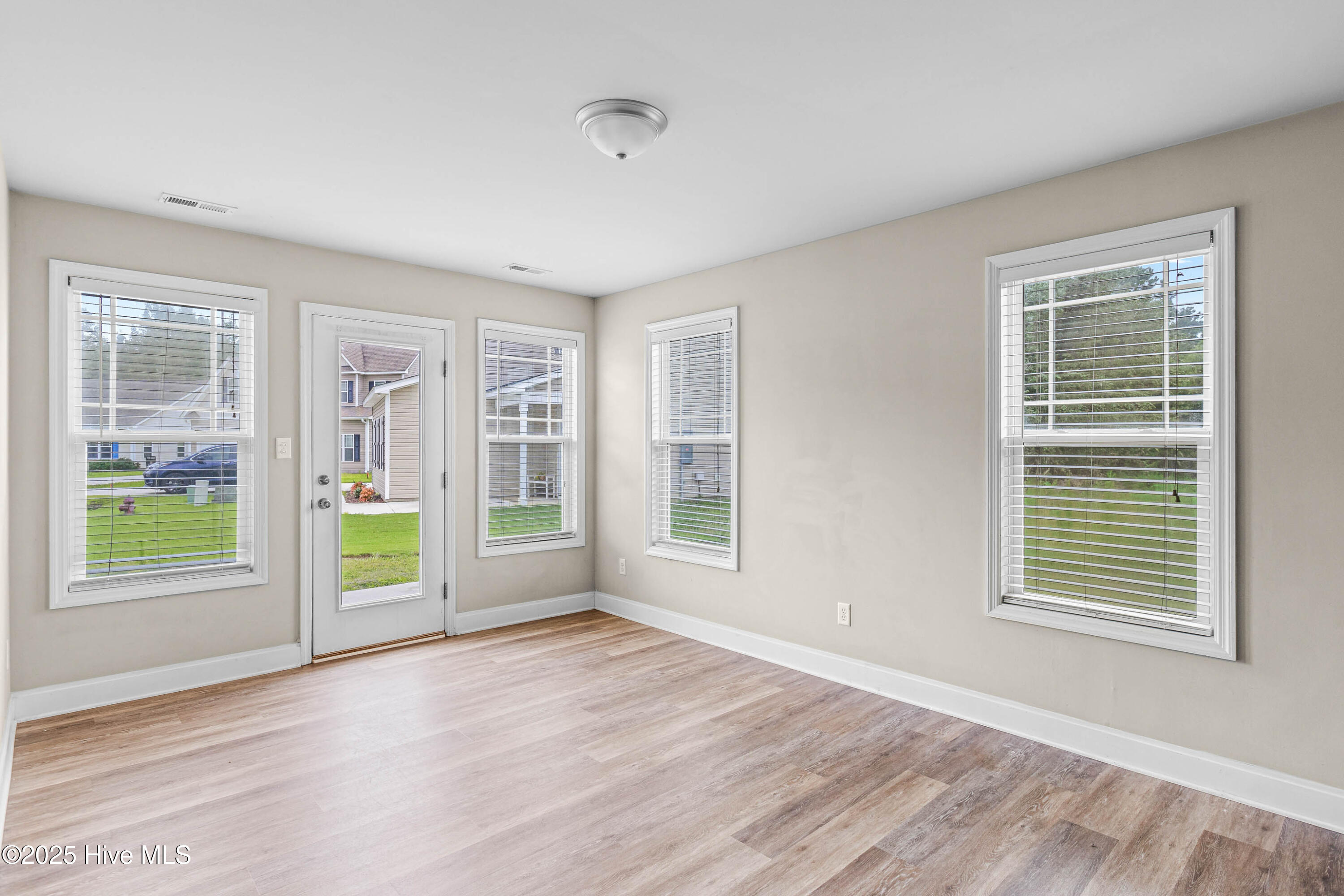 320 Hawks Bluff Drive New Bern, NC 28560 - Photo 8 of 30 08 (13)