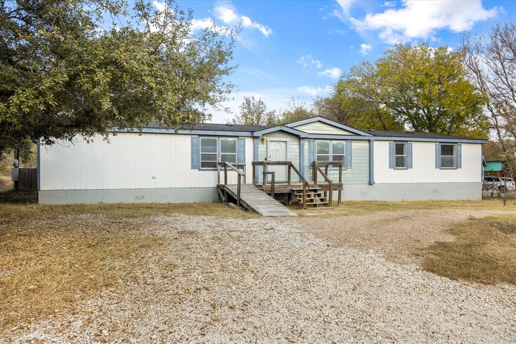 Manufactured / mobile home featuring crawl space