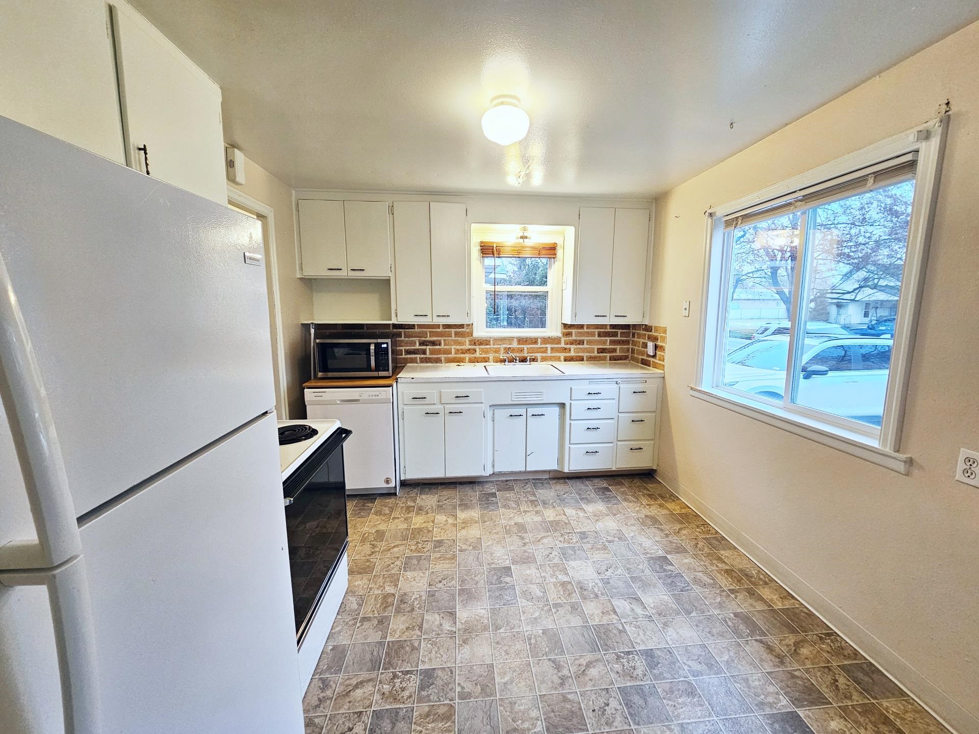 1024 East Queen Avenue Spokane, WA 99207 - Photo 4 of 11