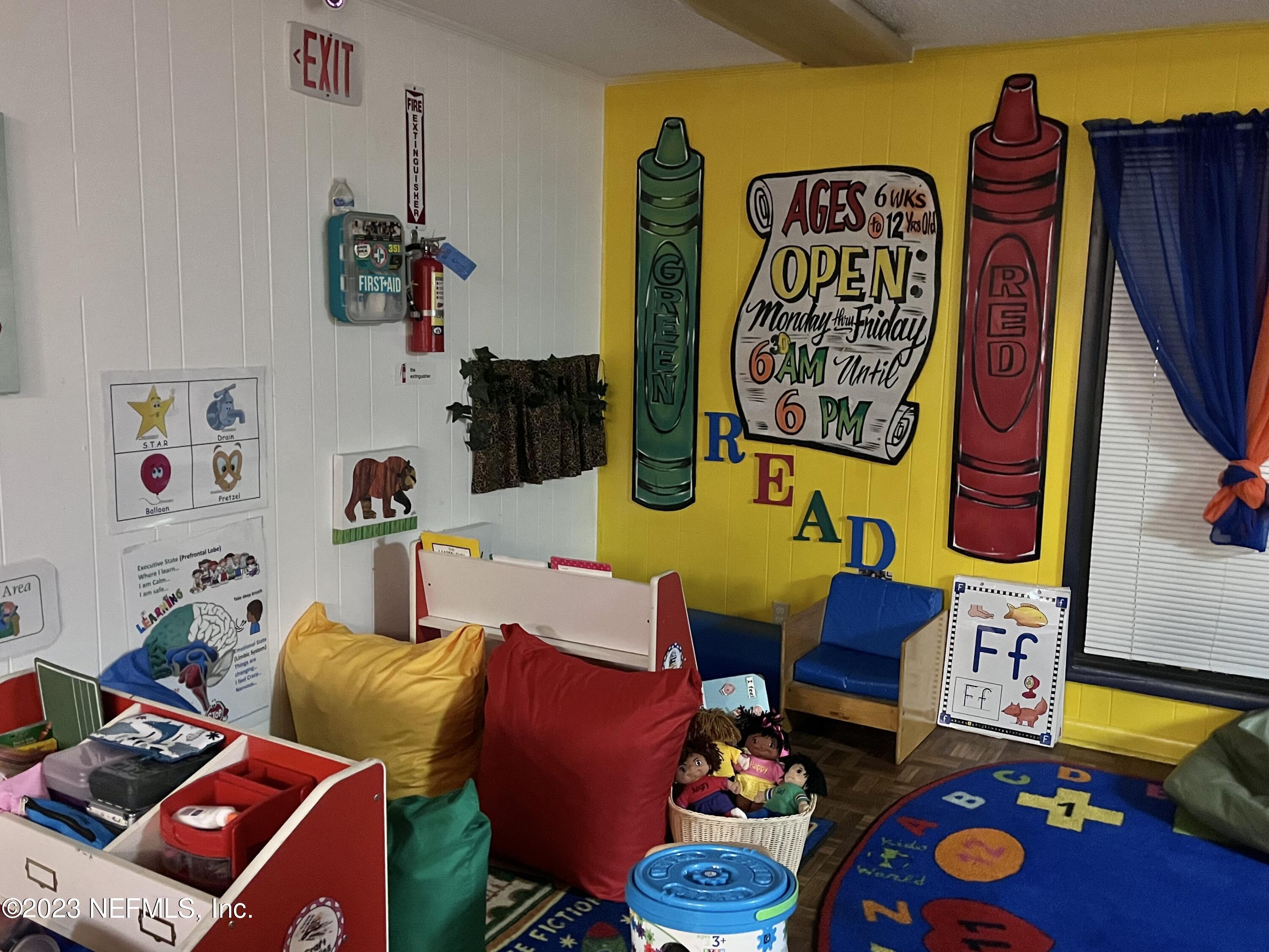 10367 Monaco Drive Jacksonville, FL 32218 - Photo 11 of 49 a living room with patio furniture and a window