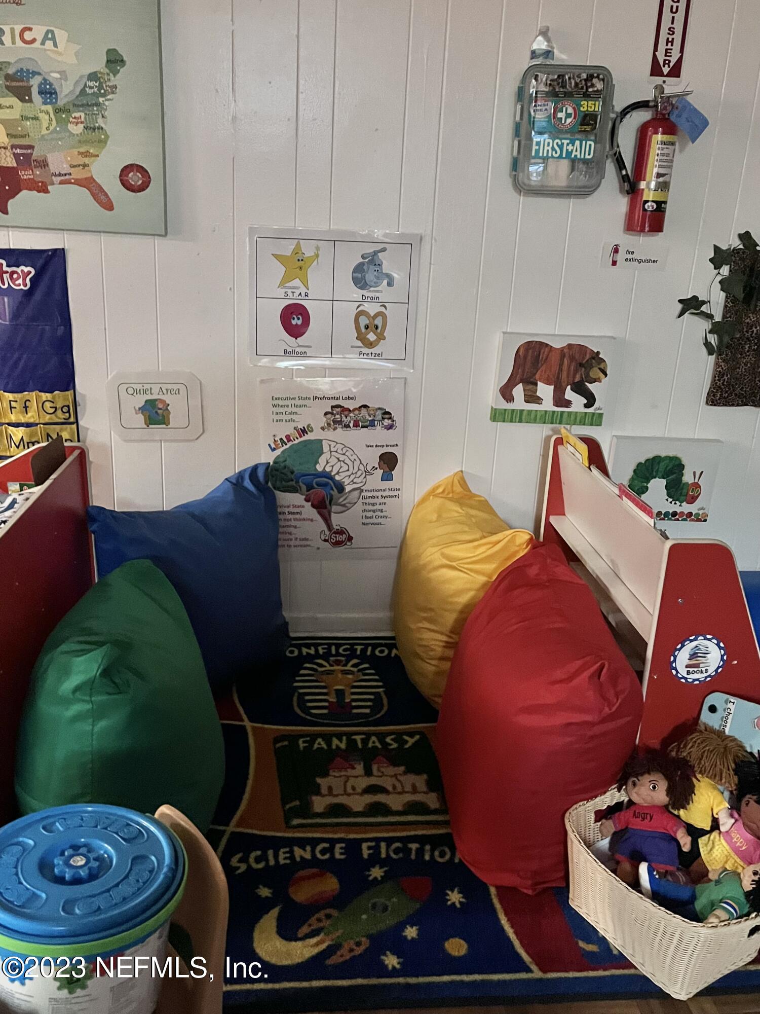 10367 Monaco Drive Jacksonville, FL 32218 - Photo 12 of 49 a room with furniture and a lamp