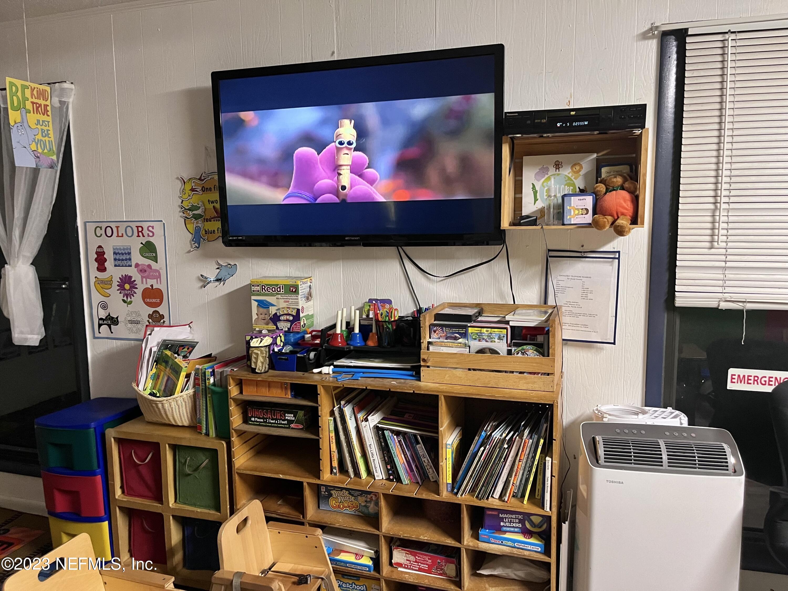 10367 Monaco Drive Jacksonville, FL 32218 - Photo 37 of 49 a room with furniture and a flat screen tv