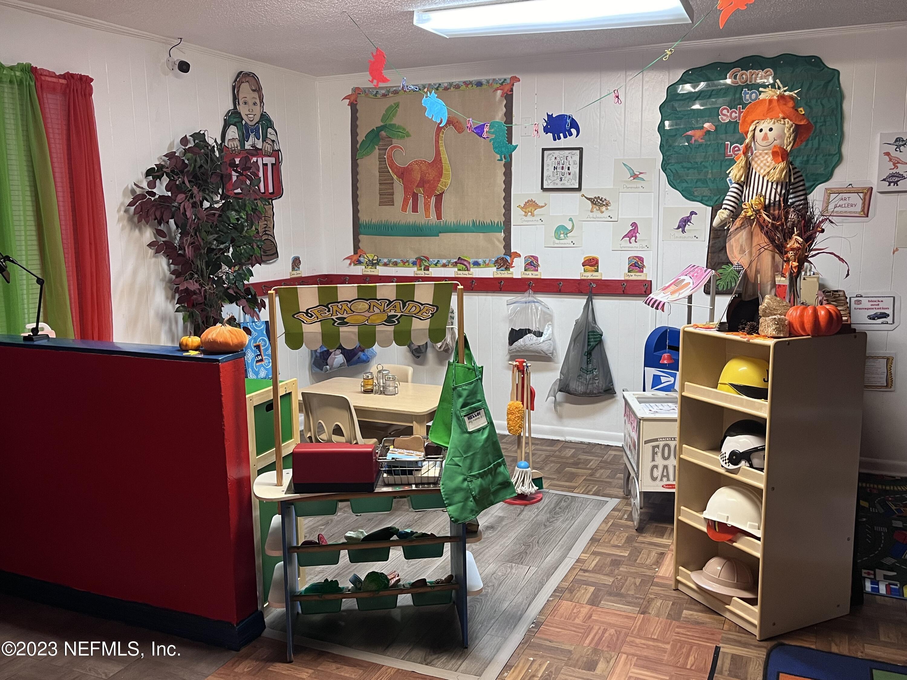 10367 Monaco Drive Jacksonville, FL 32218 - Photo 4 of 49 a living room with furniture and a couch