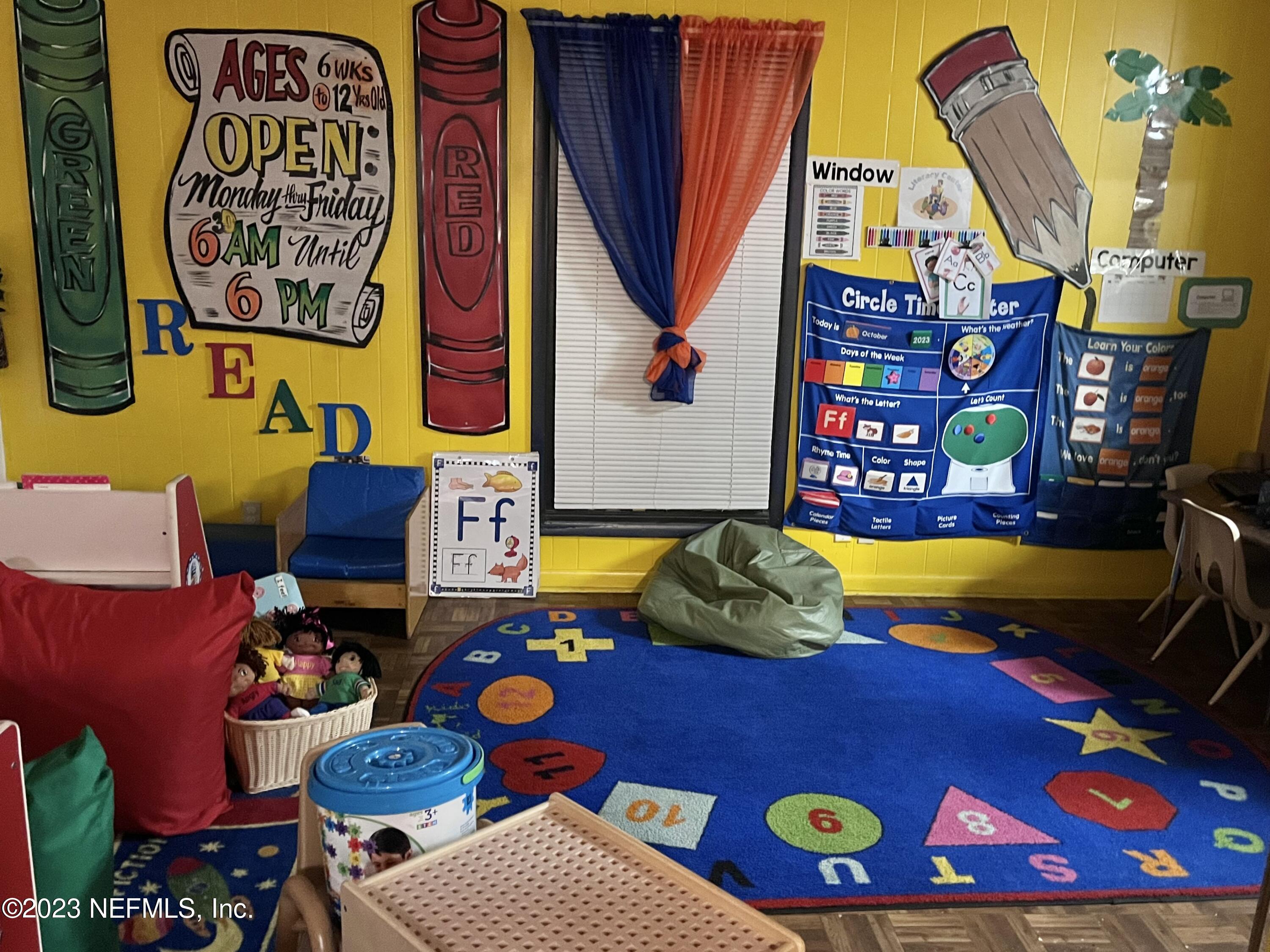 10367 Monaco Drive Jacksonville, FL 32218 - Photo 9 of 49 a view of entryway sitting area and front door