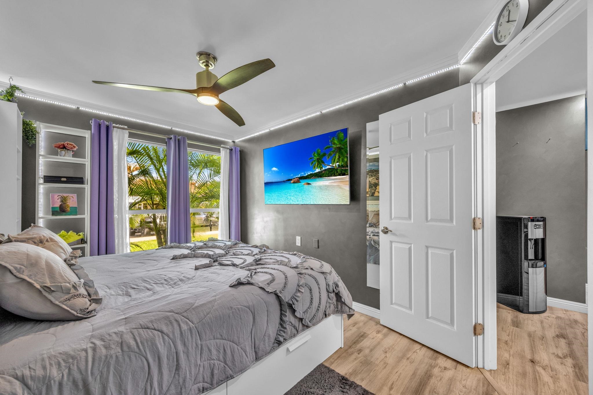 160 Keonekai Road, Unit 13102 Kihei, HI 96753 - Photo 20 of 36 a bedroom with a bed and a large window