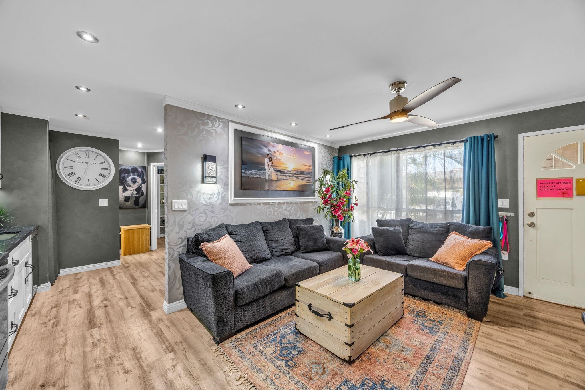 160 Keonekai Road, Unit 13102 Kihei, HI 96753 - Photo 4 of 36 a living room with furniture and a large window