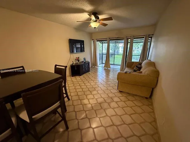 $178,000 | 5915 Washington Street, Unit 116, Hollywood, FL 33023