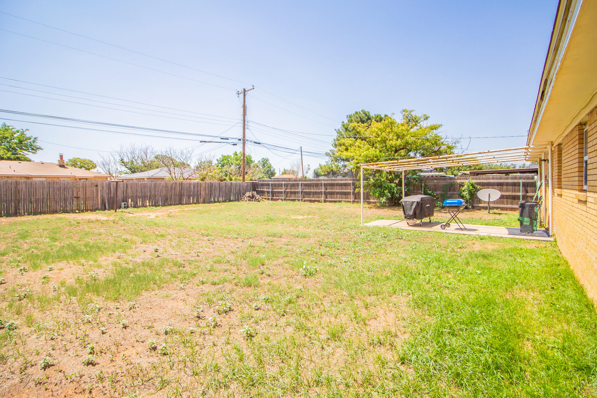 110 Ave T Levelland, TX 79336 - Photo 20 of 22 a view of an ocean with a swimming pool