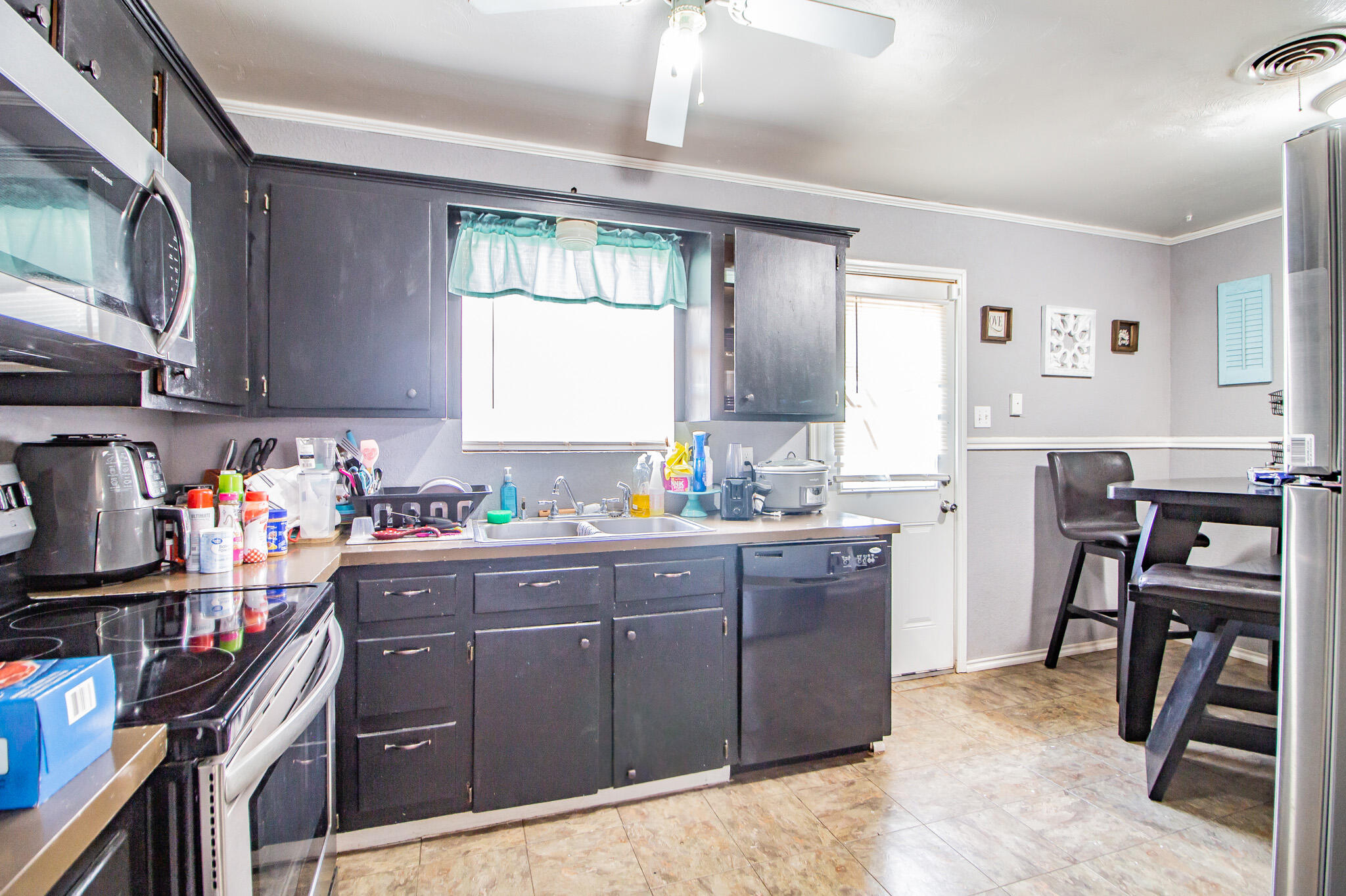 110 Ave T Levelland, TX 79336 - Photo 10 of 22 a kitchen with sink cabinets and appliances