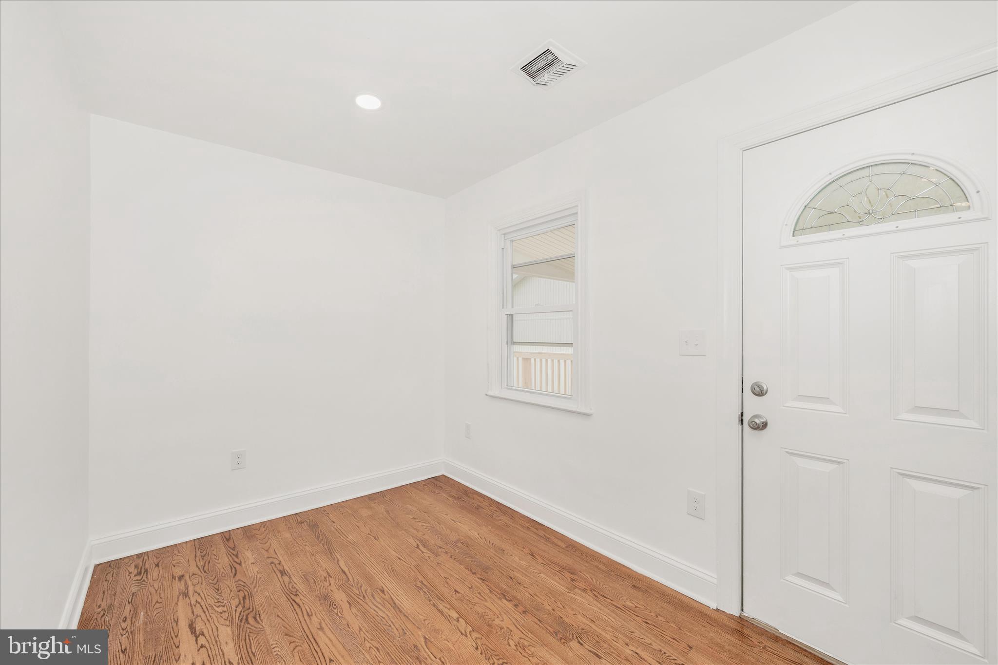 1925 Queensway Baltimore, MD 21222 - Photo 13 of 53 Dining Area