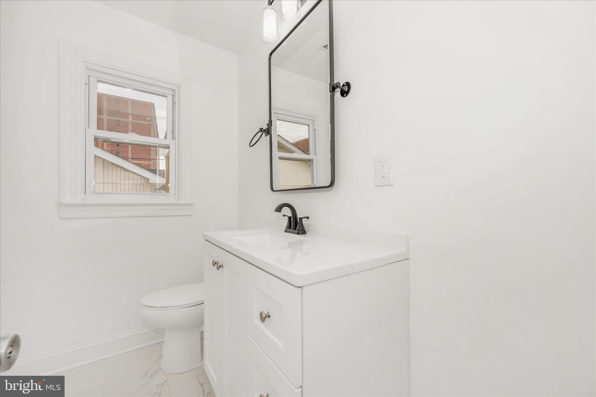 1925 Queensway Baltimore, MD 21222 - Photo 20 of 53 Bathroom