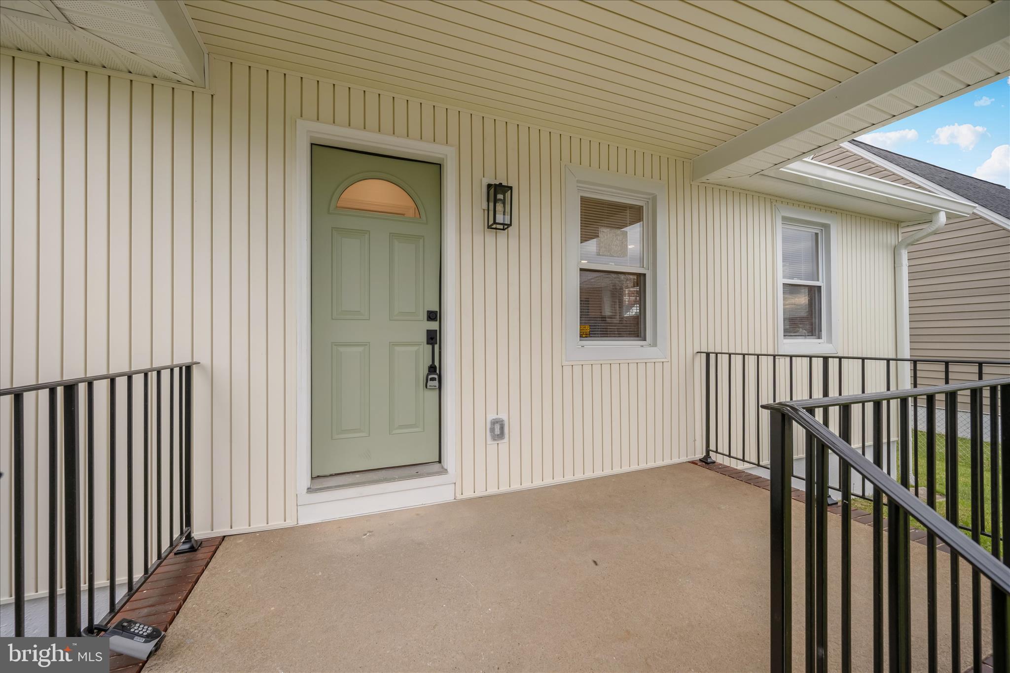 1925 Queensway Baltimore, MD 21222 - Photo 2 of 53 Front Porch