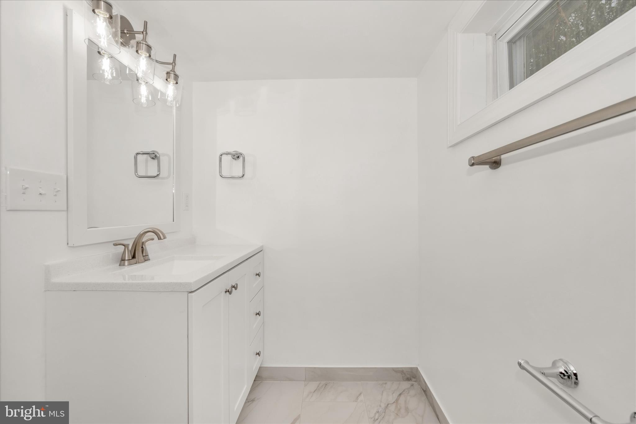 1925 Queensway Baltimore, MD 21222 - Photo 30 of 53 Bathroom