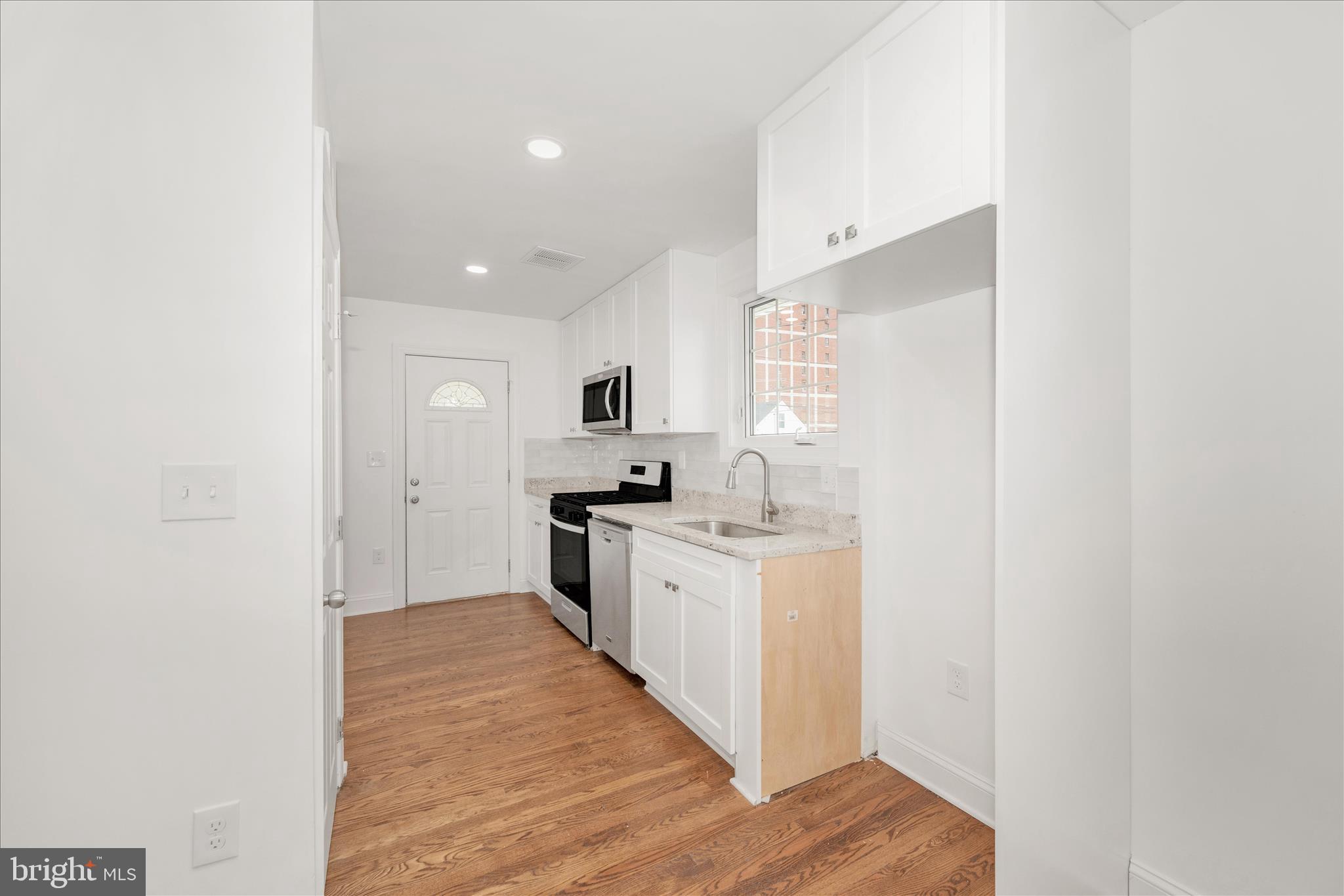 1925 Queensway Baltimore, MD 21222 - Photo 7 of 53 Kitchen