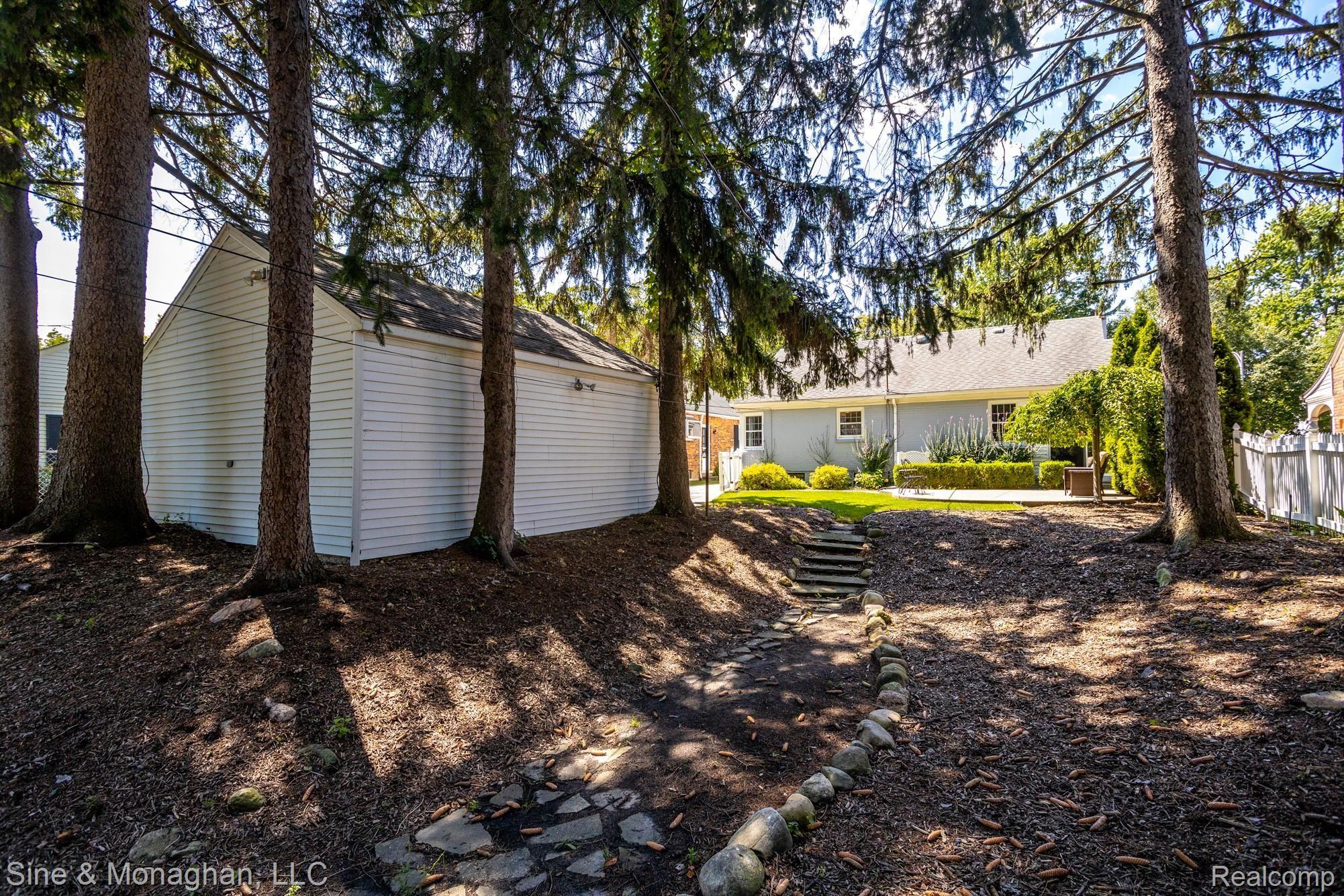 834 Rivard Boulevard Grosse Pointe, MI 48230 - Photo 42 of 48 834 Rivard S049.jpg