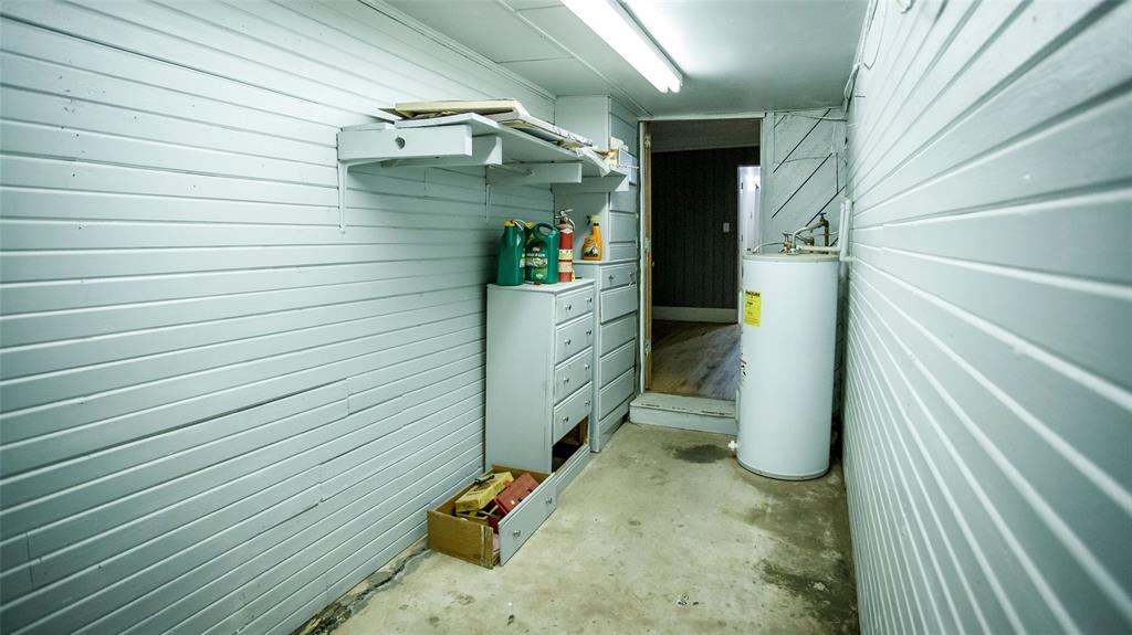 902 West Main Street Olney, TX 76374 - Photo 20 of 24 a bathroom with a sink