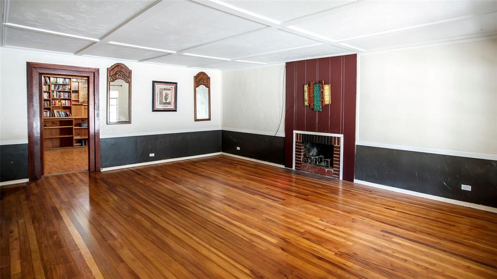 902 West Main Street Olney, TX 76374 - Photo 4 of 24 a view of empty room with wooden floor