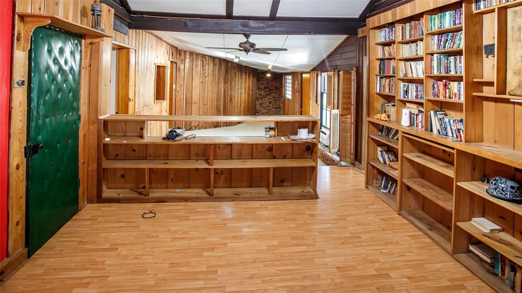 902 West Main Street Olney, TX 76374 - Photo 7 of 24 a room with a book shelf and a book shelf