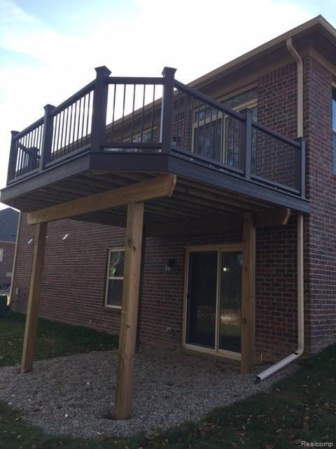 5476 Woodfall Road Clarkston, MI 48348 - Photo 27 of 30 Deck 1.jpg