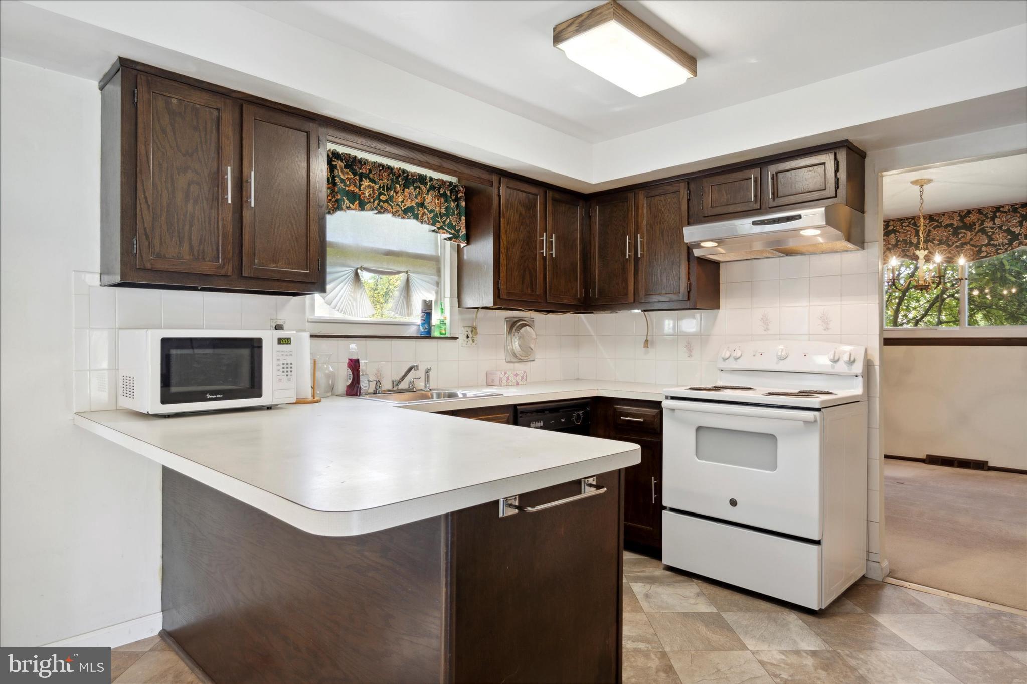 320 Magnolia Road Warminster, PA 18974 - Photo 11 of 47 Gallery Image 11