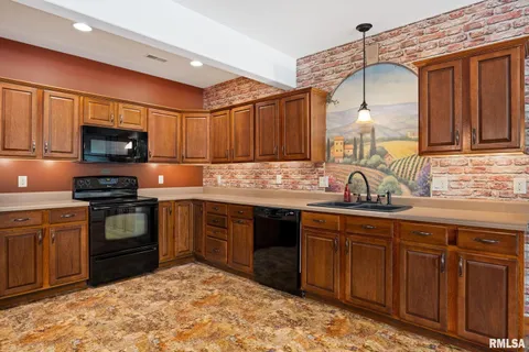 $3,950,000 | 3076 North 400 East Road, McLean, IL 61754