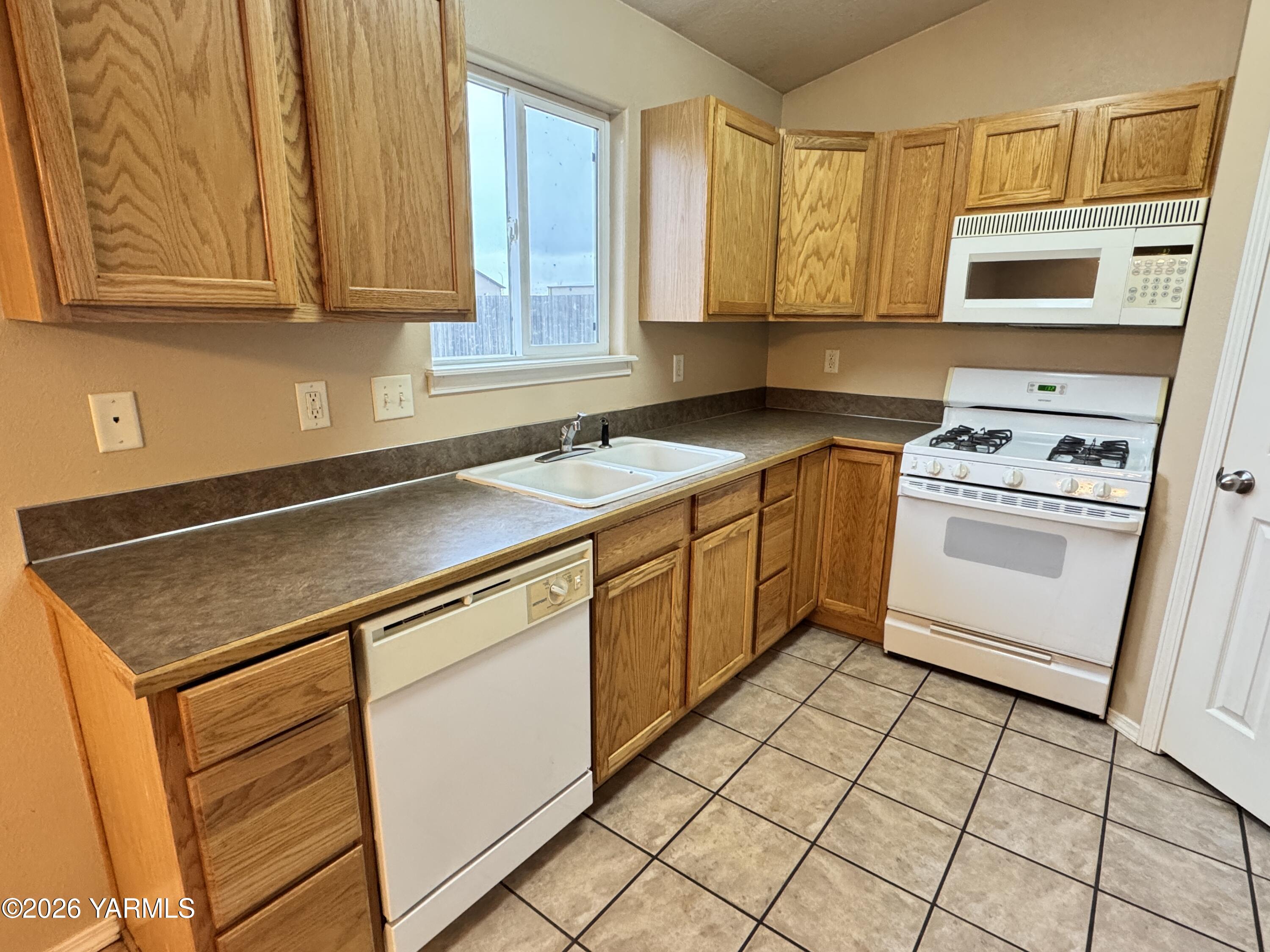 815 Jessica Court Grandview, WA 98930 - Photo 15 of 27 a kitchen with a sink stove and microwave