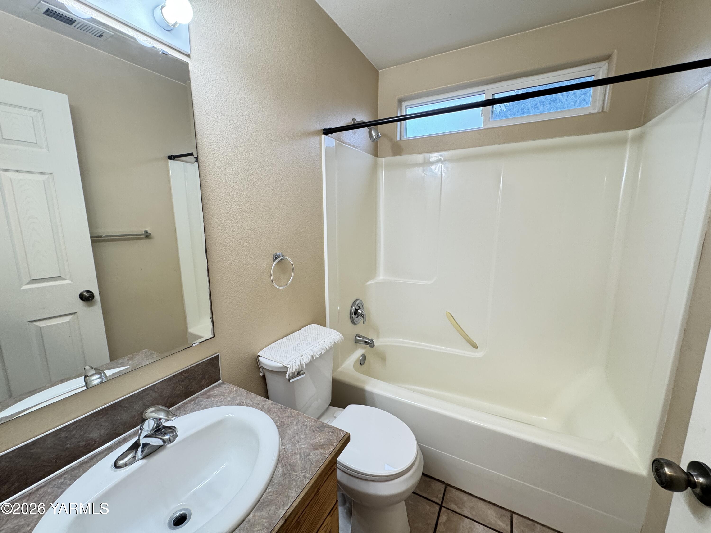815 Jessica Court Grandview, WA 98930 - Photo 21 of 27 a bathroom with a sink toilet and shower