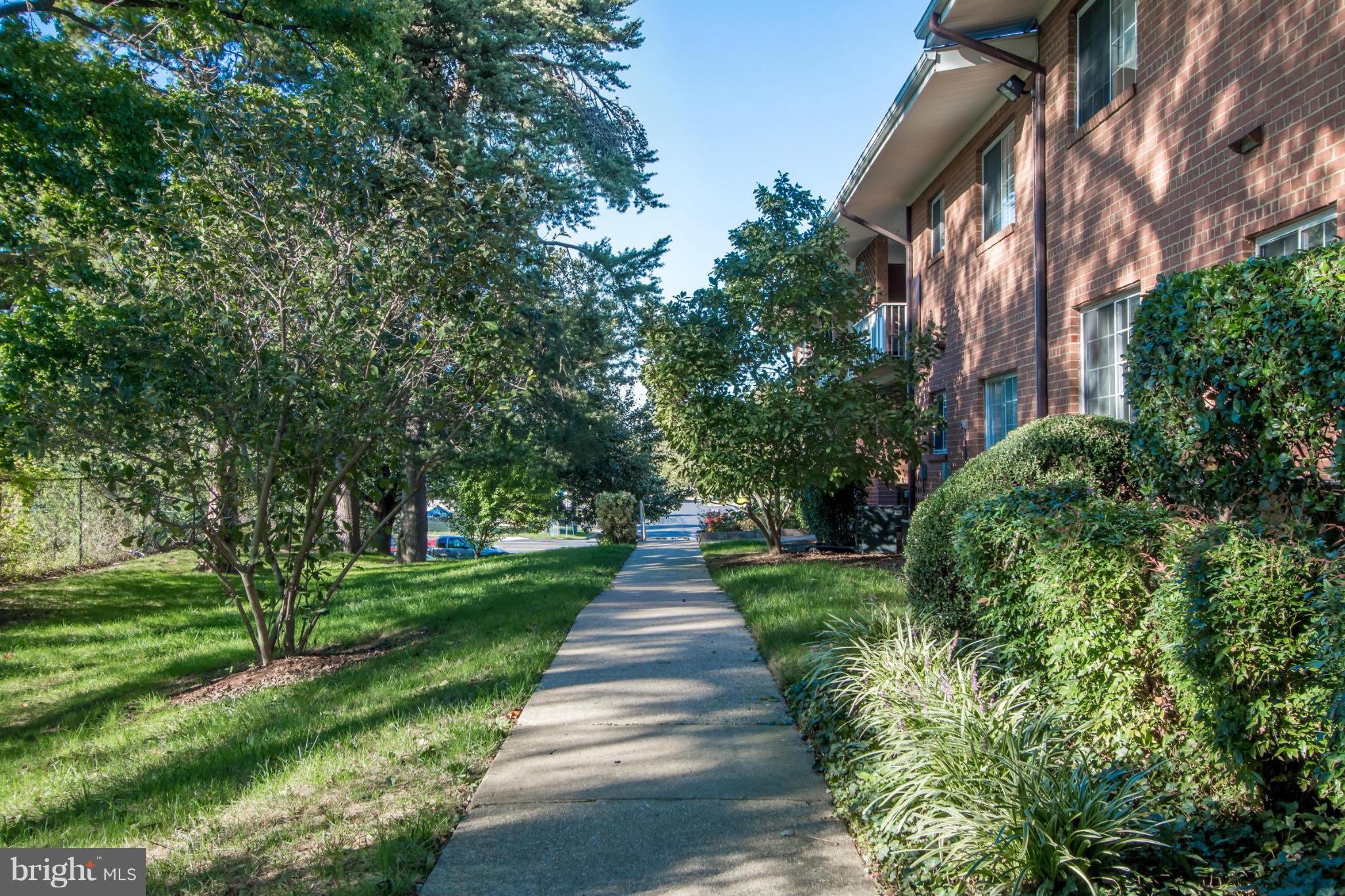 5613 Franconia Road, Unit 201 Alexandria, VA 22310 - Photo 2 of 14 Exterior (Front)