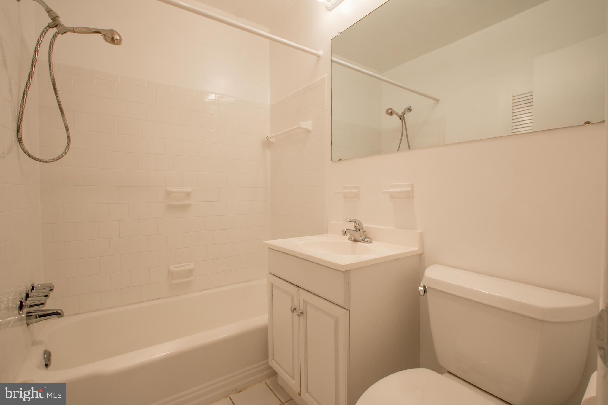 5613 Franconia Road, Unit 201 Alexandria, VA 22310 - Photo 14 of 14 Bath
