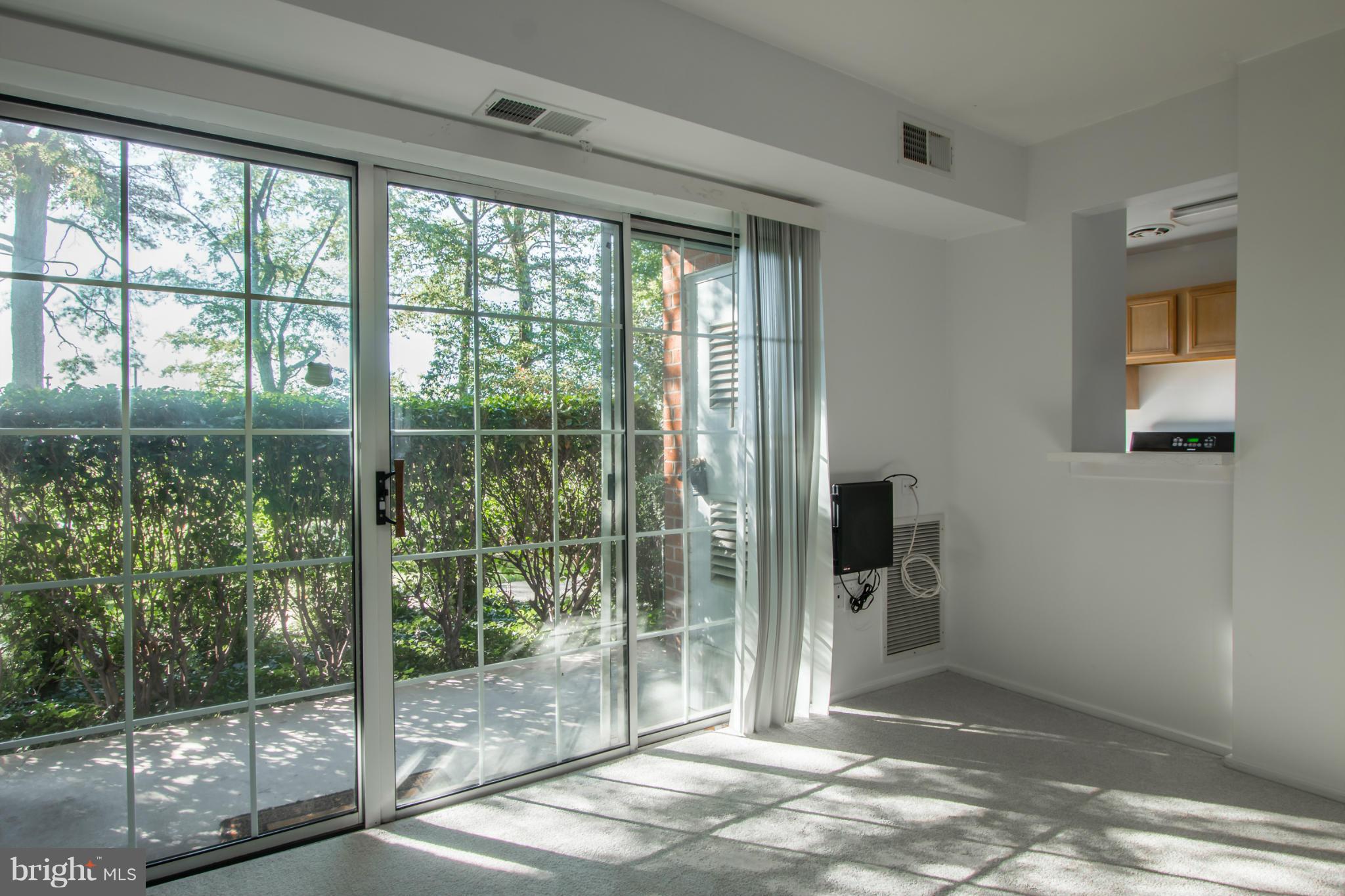 5613 Franconia Road, Unit 201 Alexandria, VA 22310 - Photo 3 of 14 Living Room