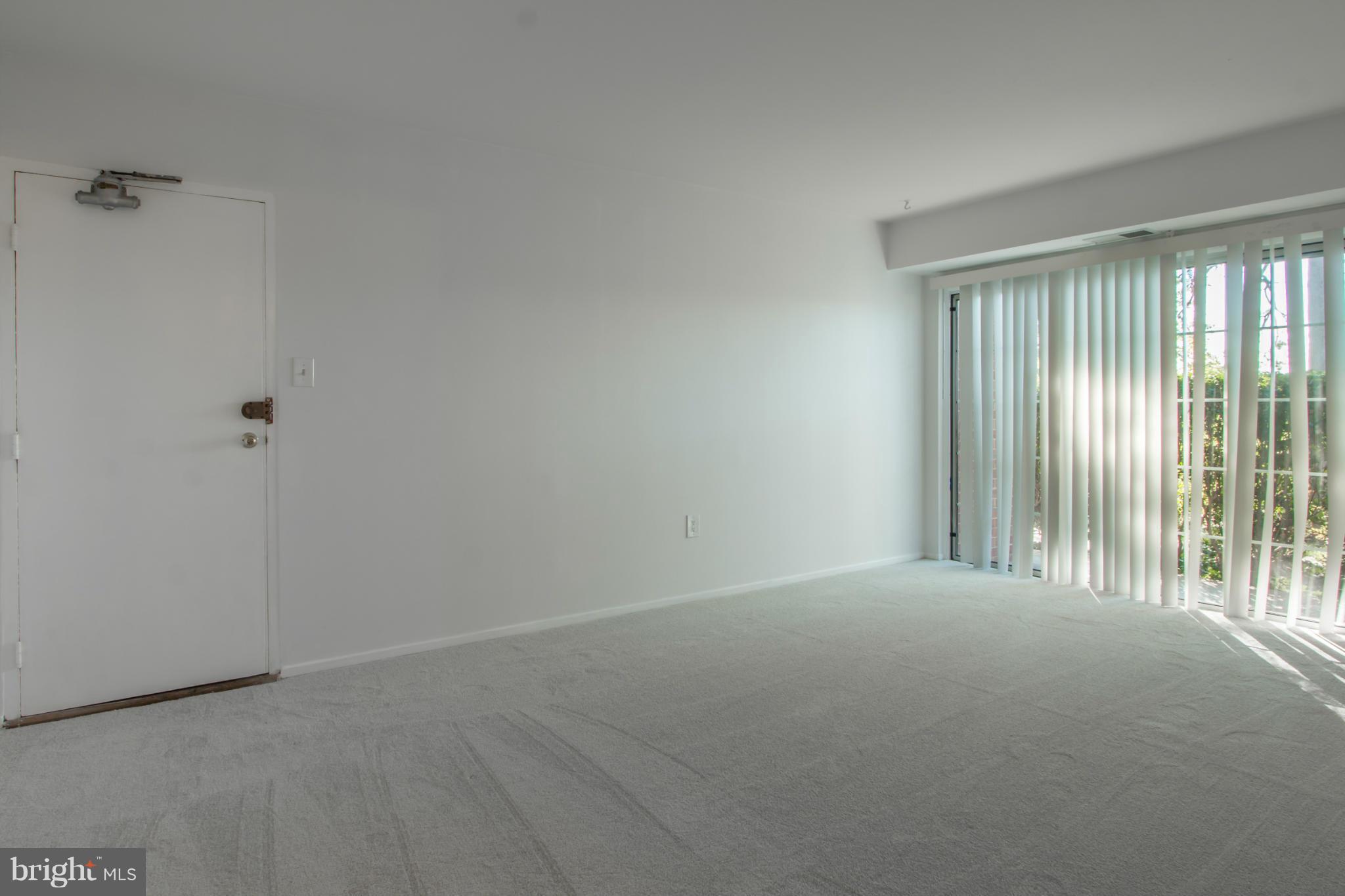 5613 Franconia Road, Unit 201 Alexandria, VA 22310 - Photo 5 of 14 Living Room