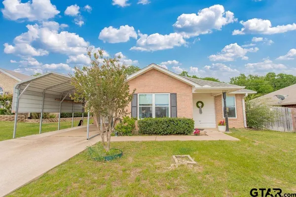 a view of a house with a backyard