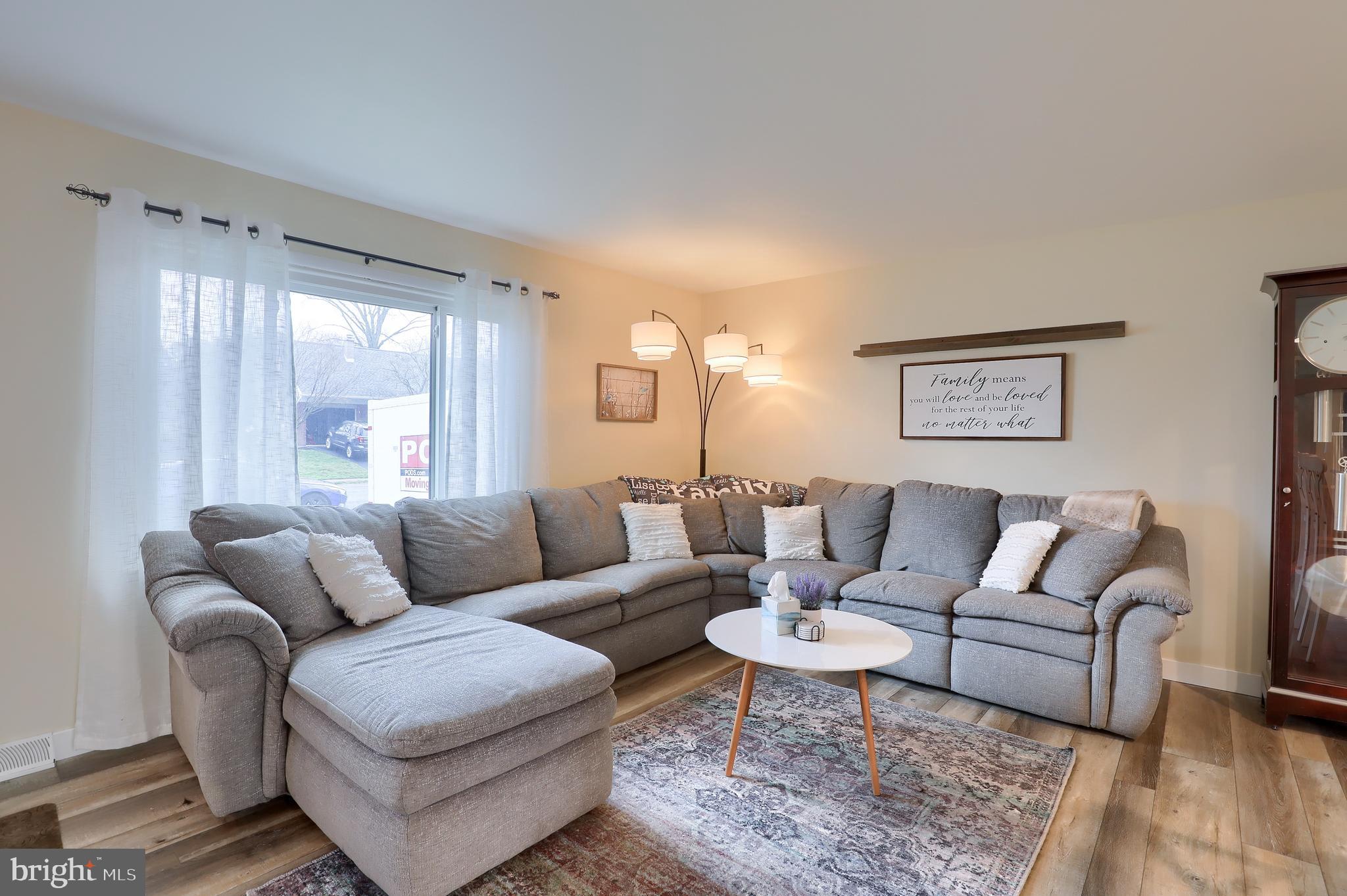 232 Cardinal Road Lititz, PA 17543 - Photo 4 of 33
